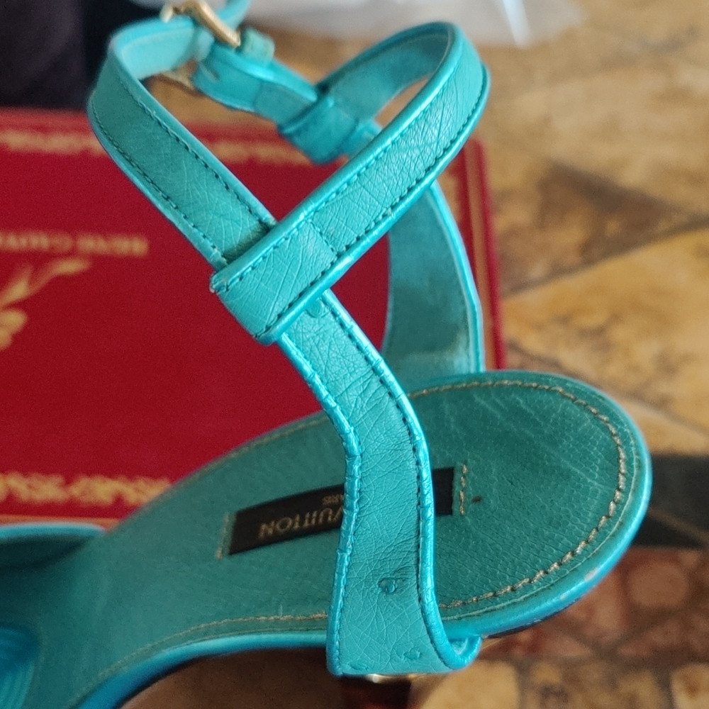 Louis Vuitton ostrich leather heels size 40 - Picture 8 of 9
